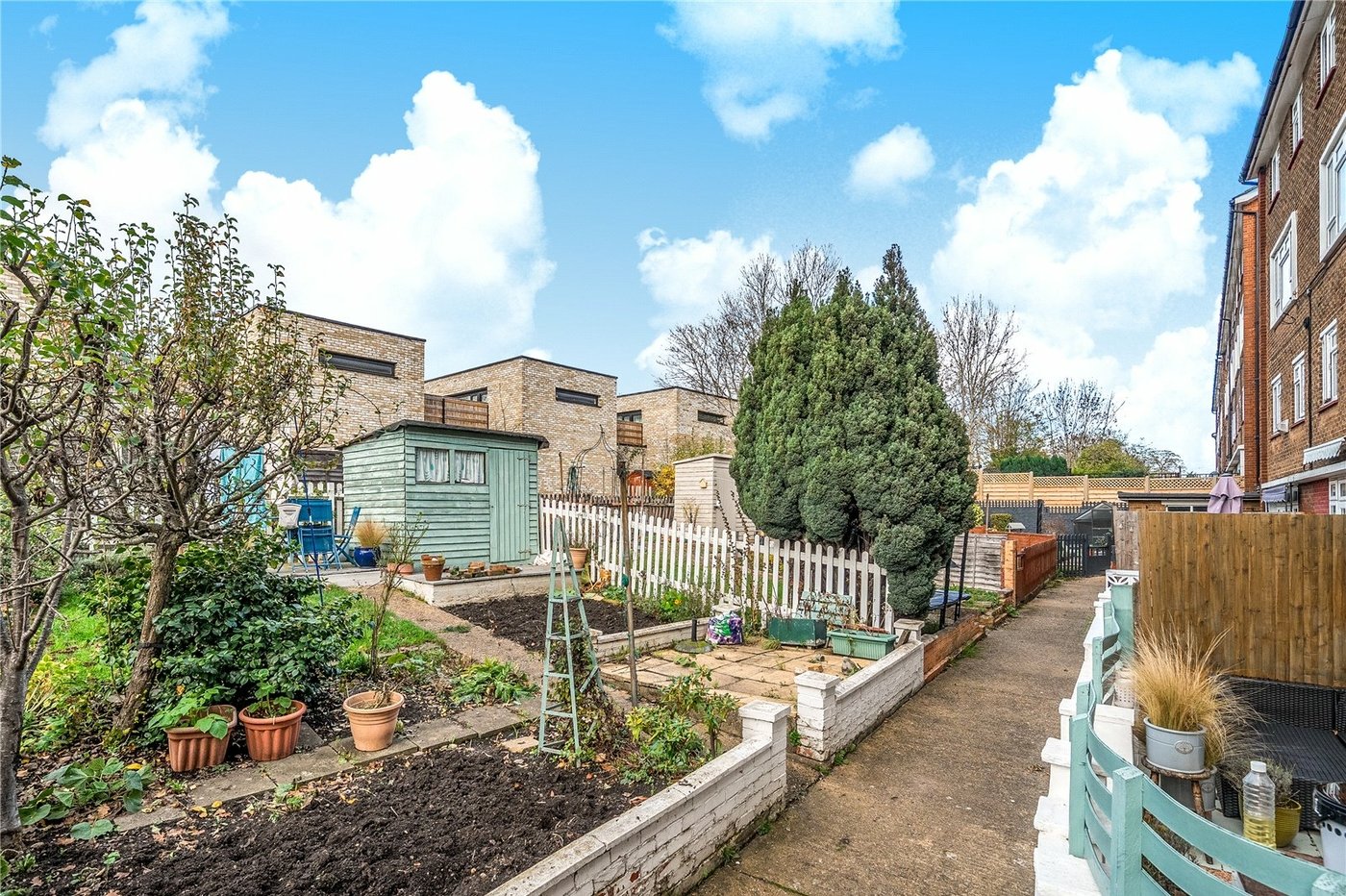 2 bedroom property for sale in London | Robinson Jackson