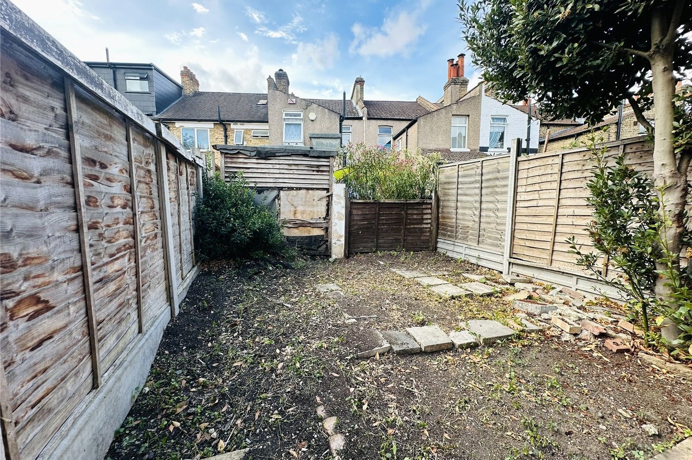 2 bedroom house for sale in London | Robinson Jackson