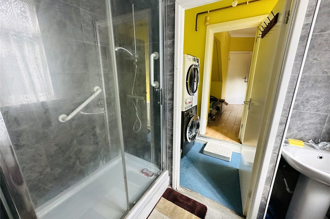 2 bedroom house for sale in London | Robinson Jackson