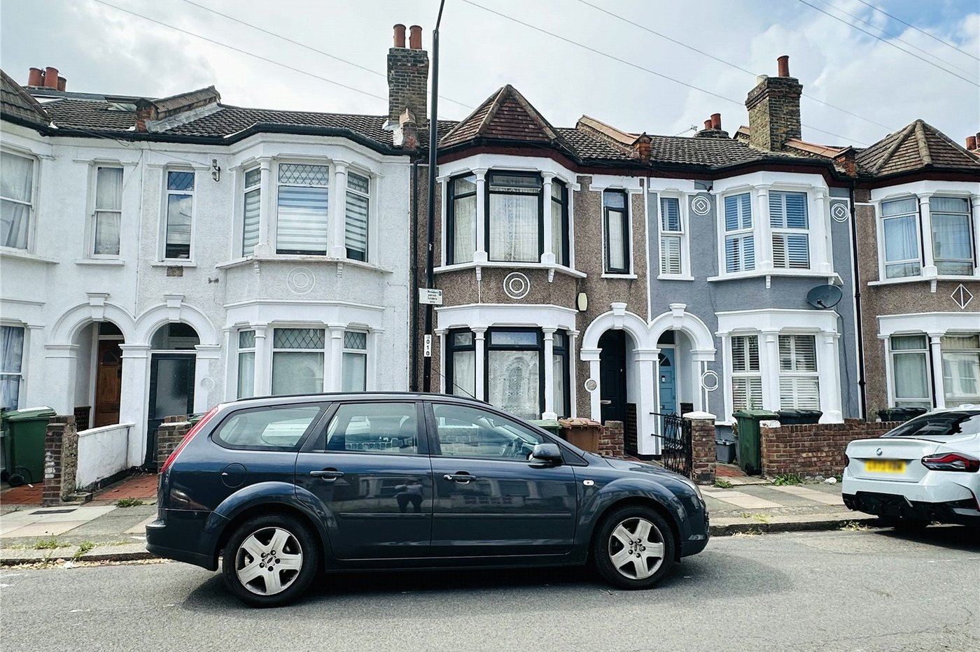 2 bedroom house for sale in London | Robinson Jackson