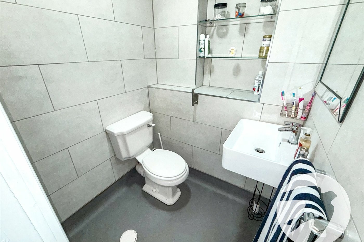 4 bedroom house for sale in London | Robinson Jackson