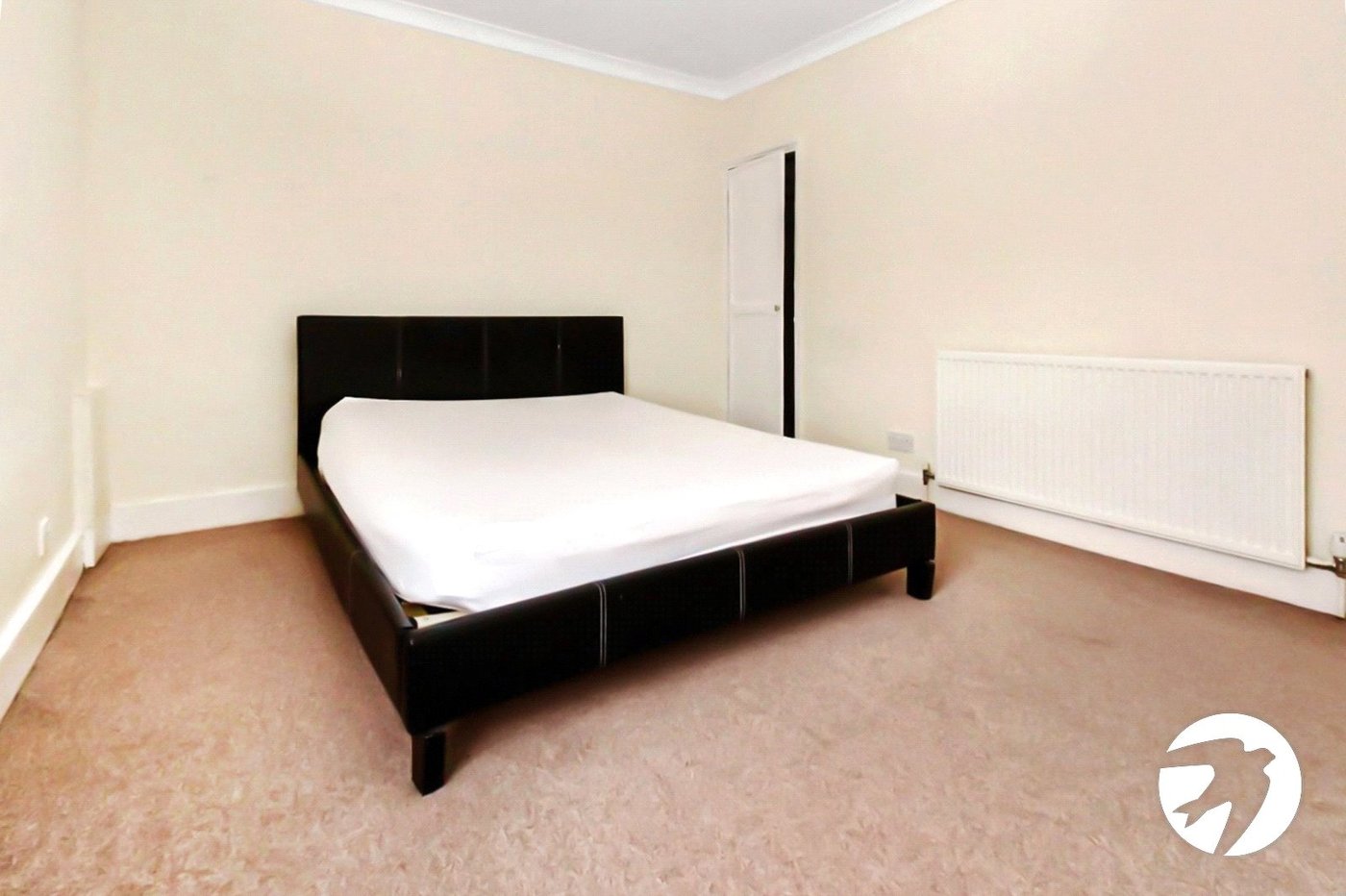 2 bedroom house for sale in London | Robinson Jackson