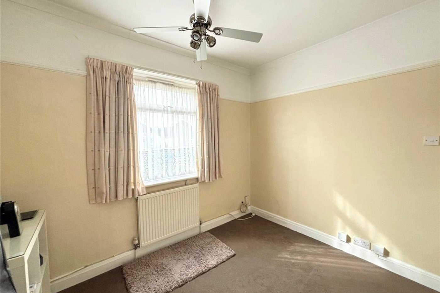 2 bedroom bungalow for sale in Orpington | Robinson Jackson