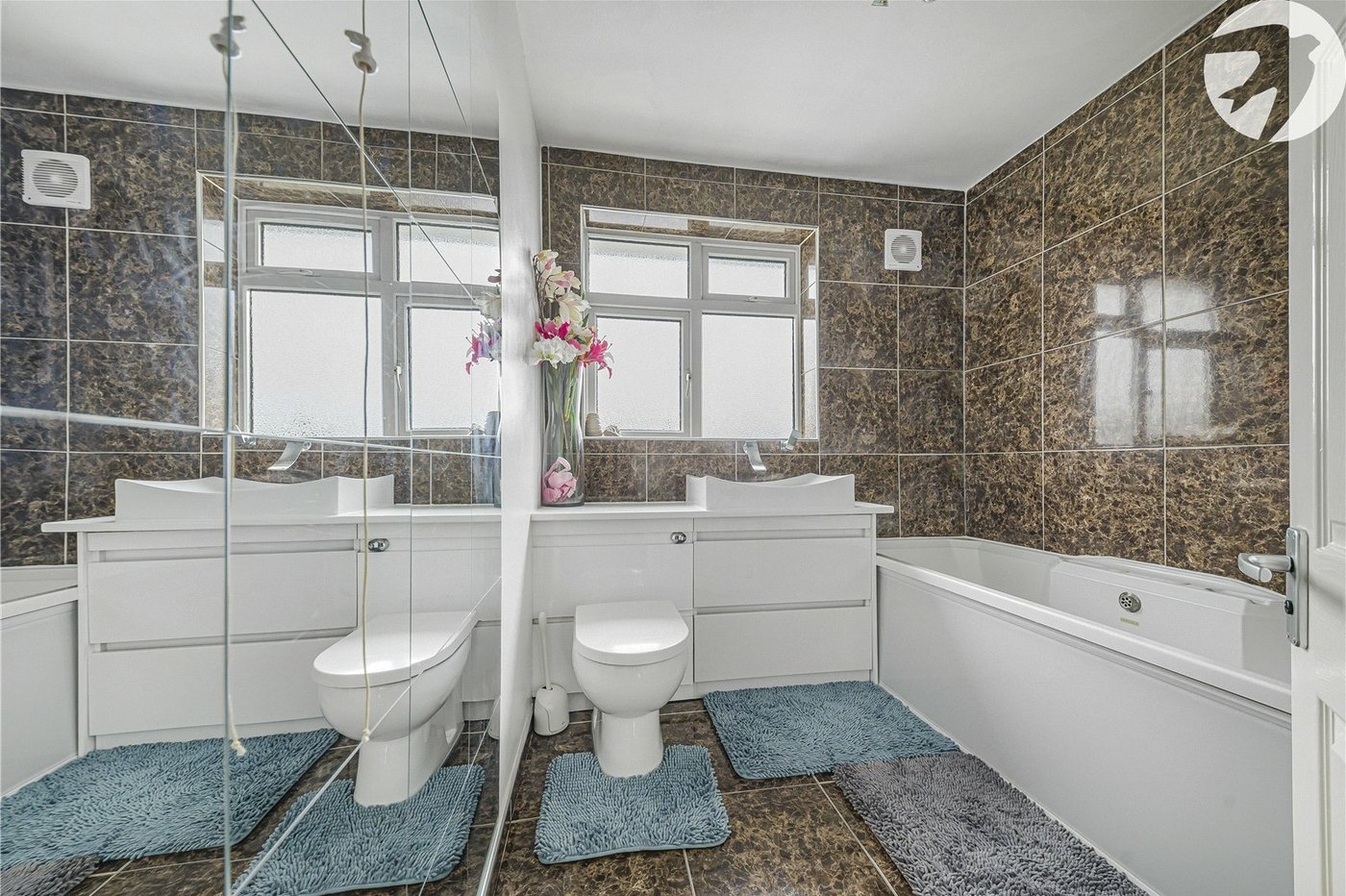 3 bedroom house for sale in London | Robinson Jackson