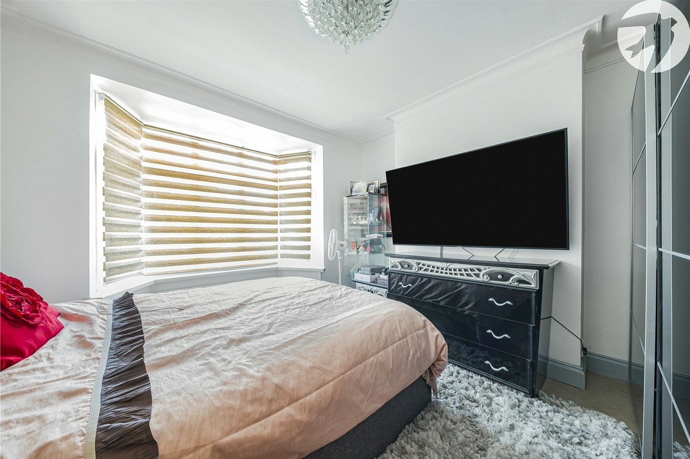 3 bedroom house for sale in London | Robinson Jackson