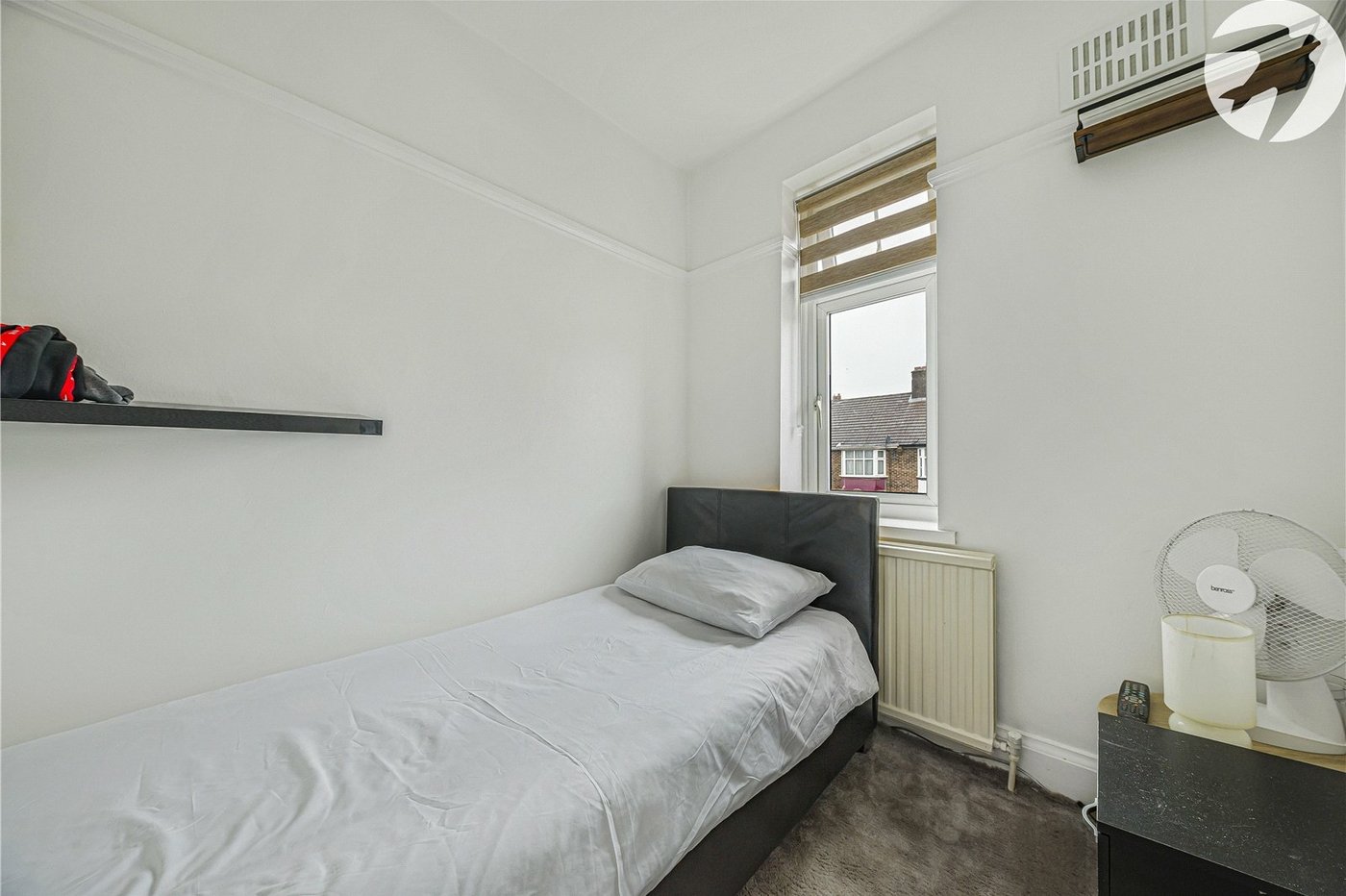 3 bedroom house for sale in London | Robinson Jackson