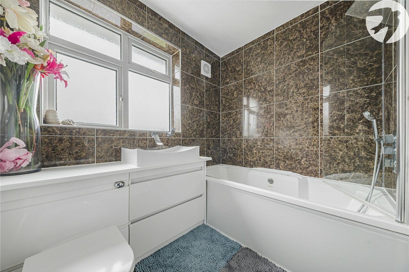 3 bedroom house for sale in London | Robinson Jackson