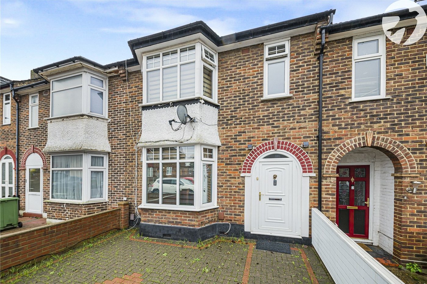 3 bedroom house for sale in London | Robinson Jackson