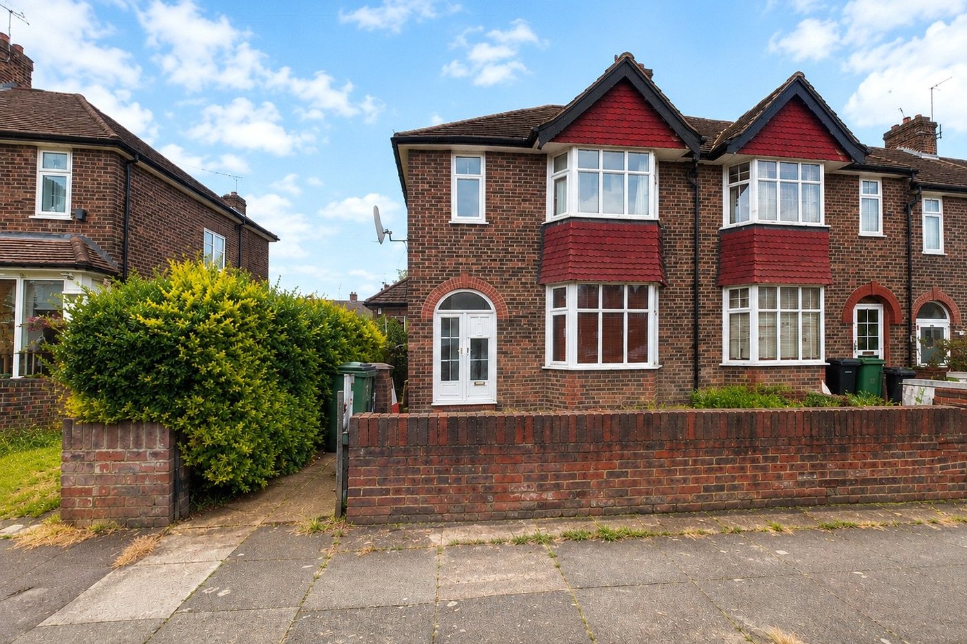3 bedroom house for sale in London | Robinson Jackson
