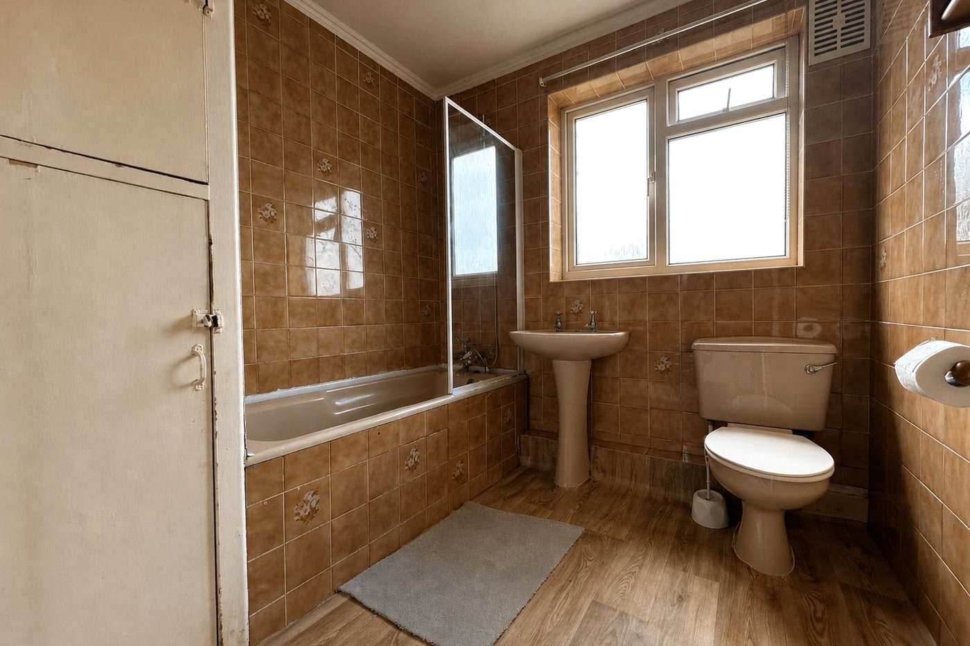 3 bedroom house for sale in London | Robinson Jackson