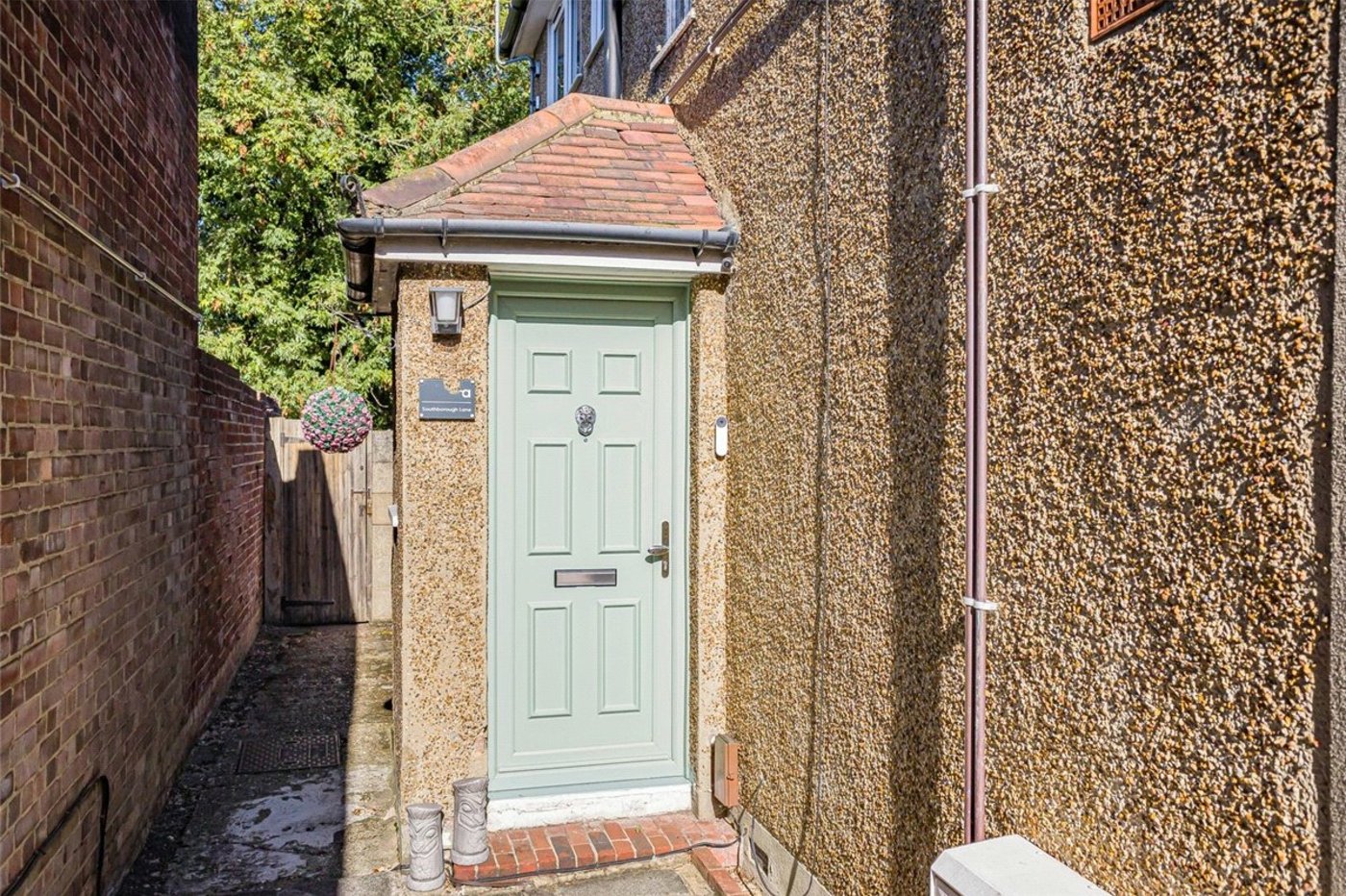 2 bedroom property for sale in Bromley | Robinson Jackson