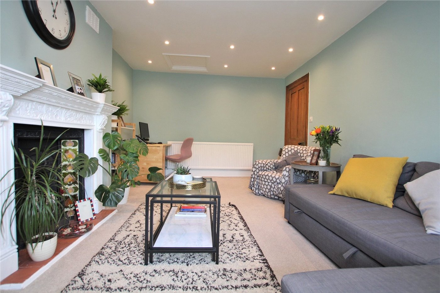 2 bedroom property for sale in London | Robinson Jackson