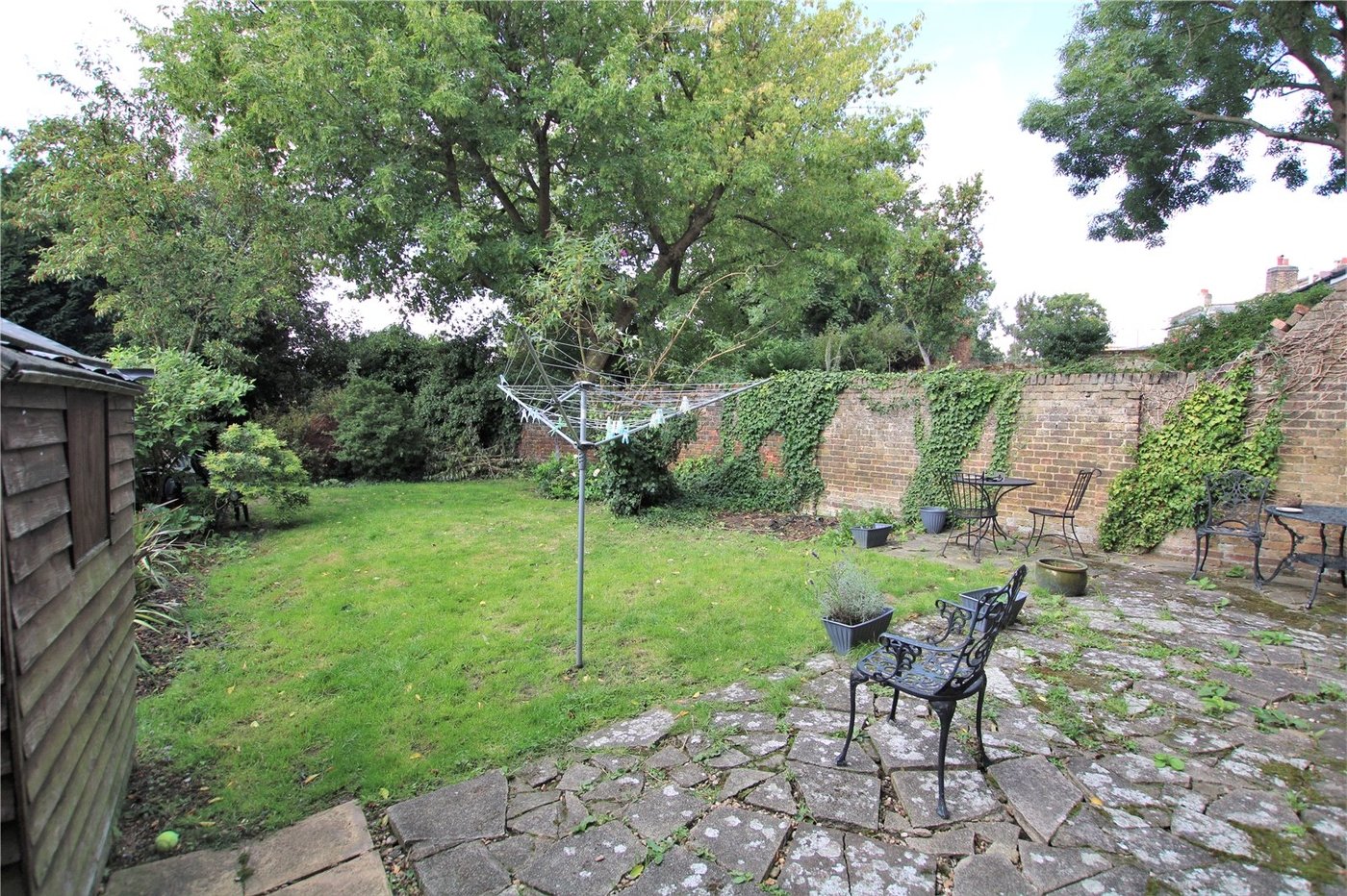 2 bedroom property for sale in London | Robinson Jackson