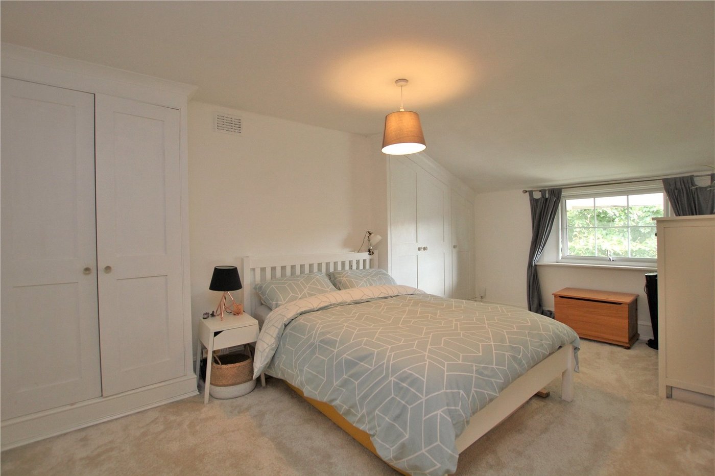 2 bedroom property for sale in London | Robinson Jackson