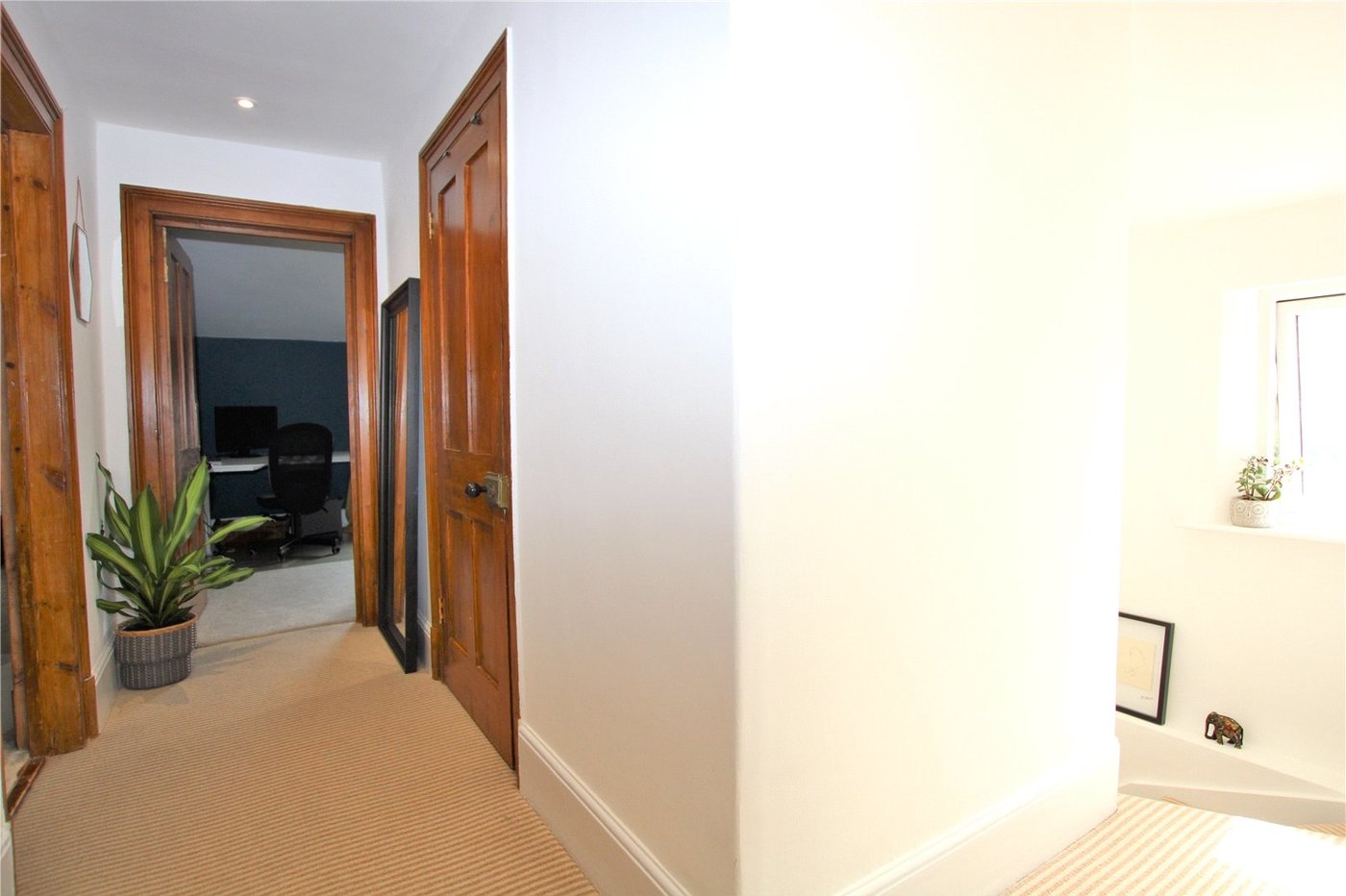 2 bedroom property for sale in London | Robinson Jackson