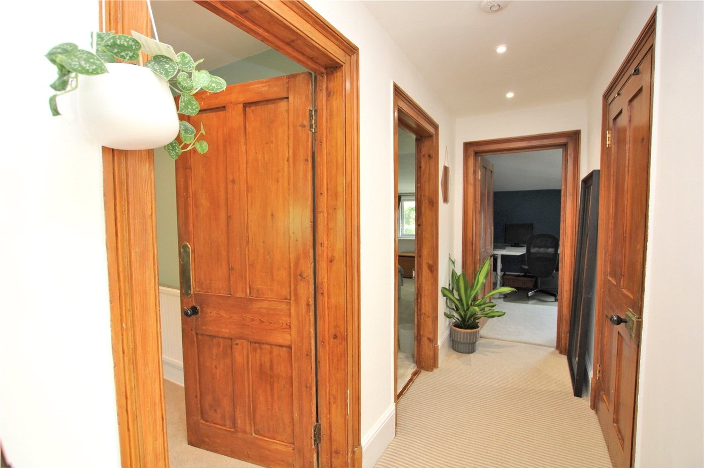 2 bedroom property for sale in London | Robinson Jackson