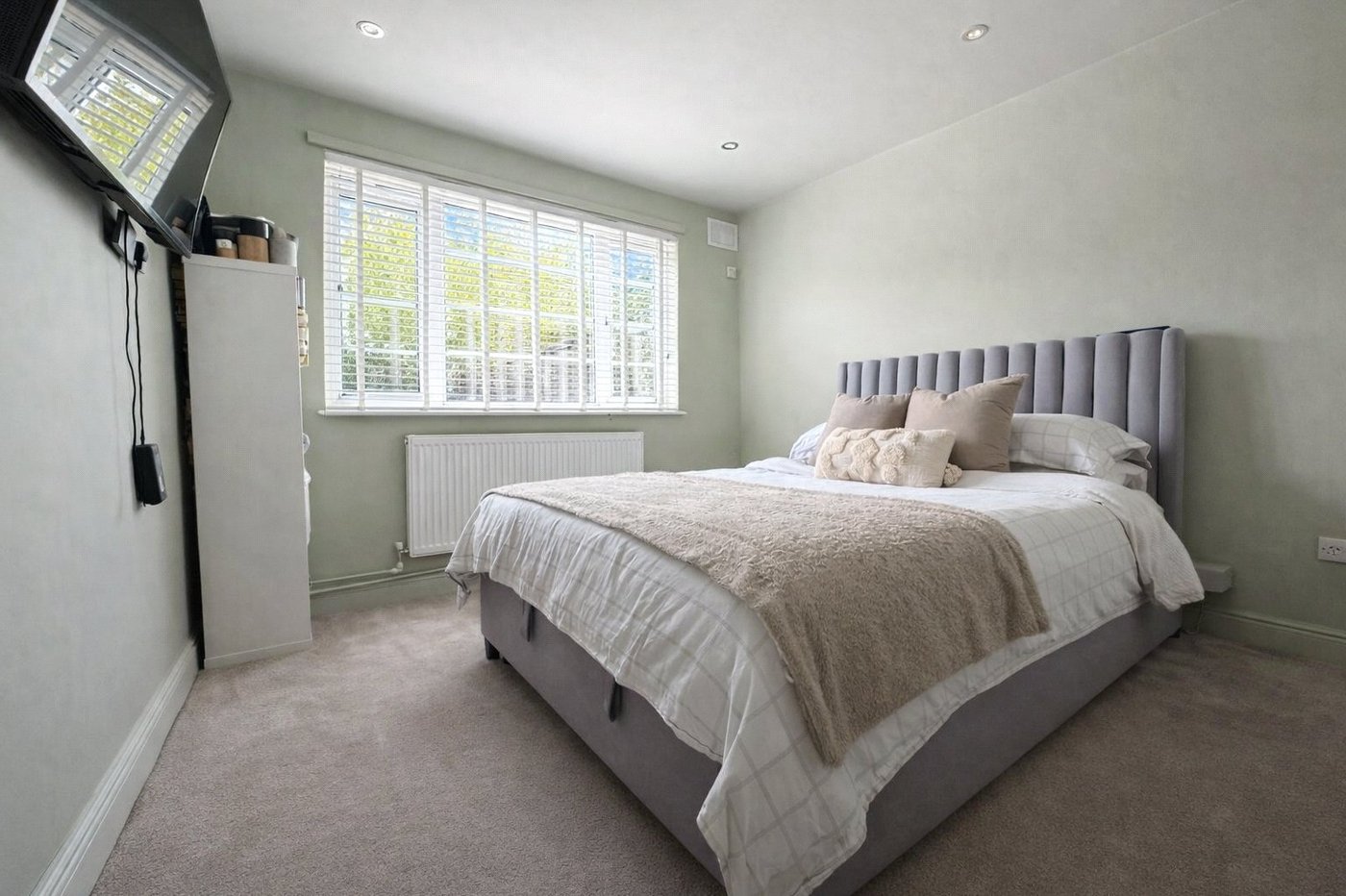 2 bedroom property for sale in London | Robinson Jackson