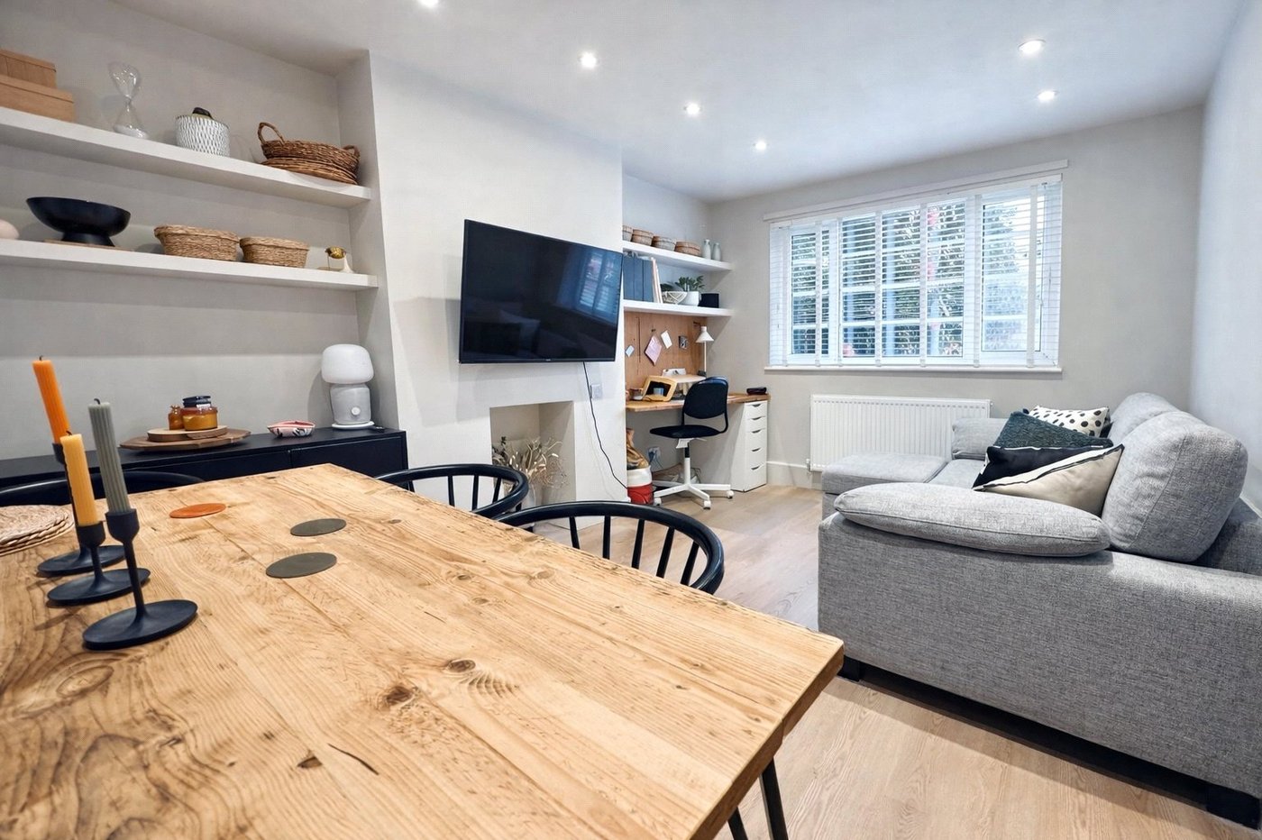 2 bedroom property for sale in London | Robinson Jackson