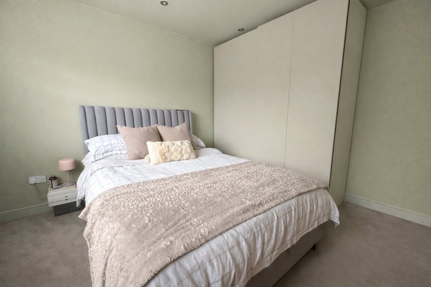 2 bedroom property for sale in London | Robinson Jackson