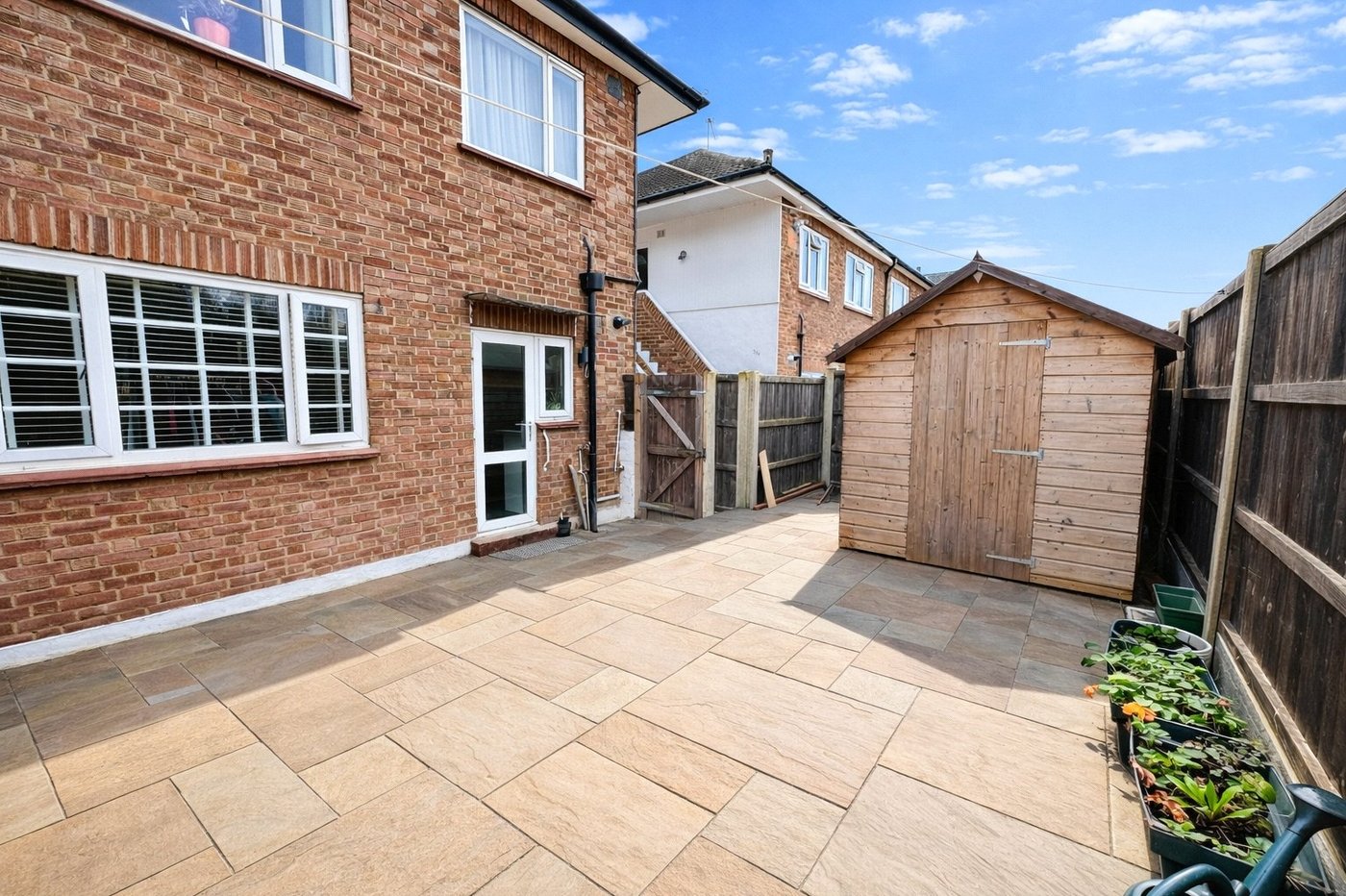 2 bedroom property for sale in London | Robinson Jackson