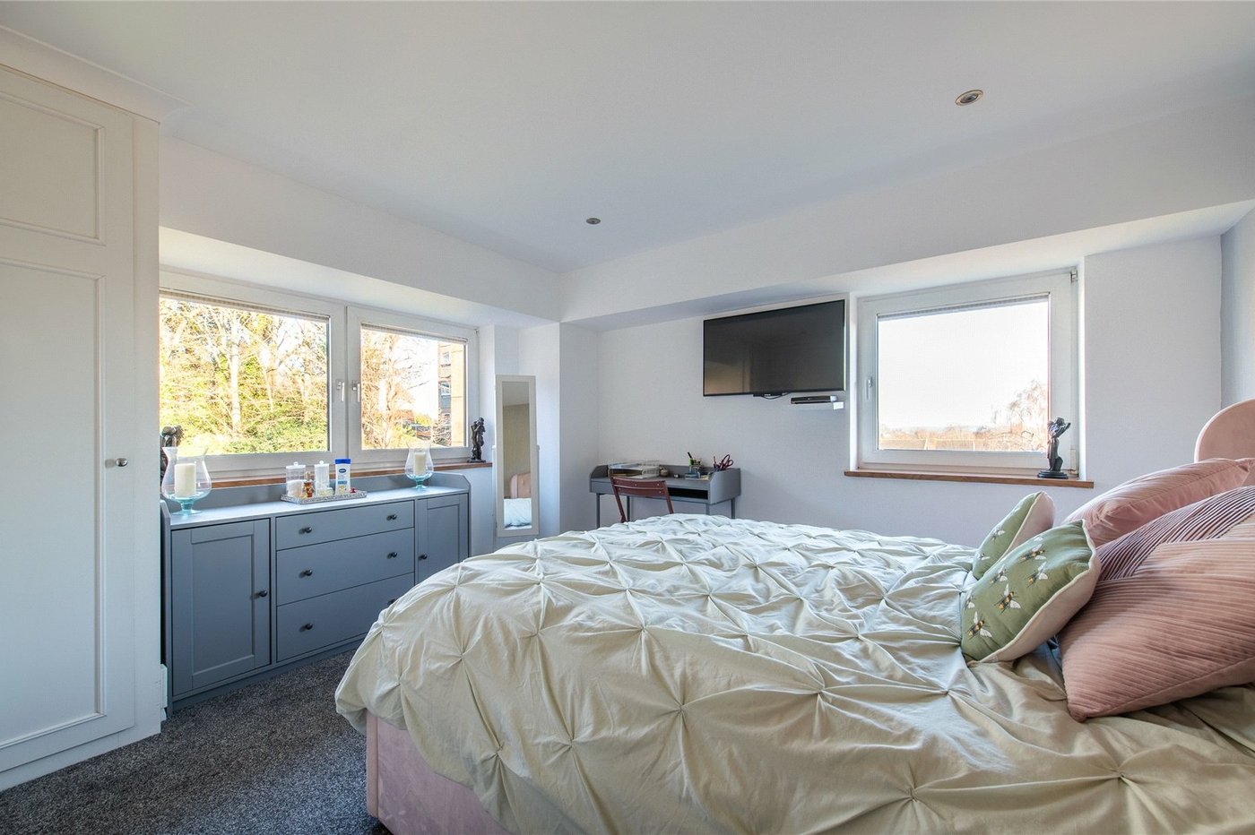 2 bedroom property for sale in Gravesend | Robinson Michael & Jackson