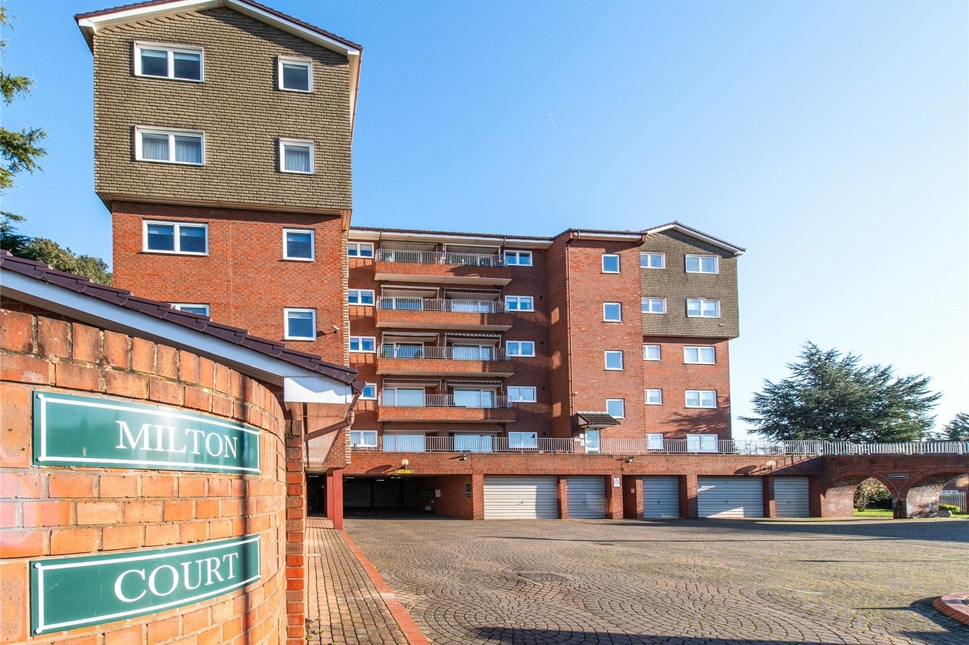 2 bedroom property for sale in Gravesend | Robinson Michael & Jackson