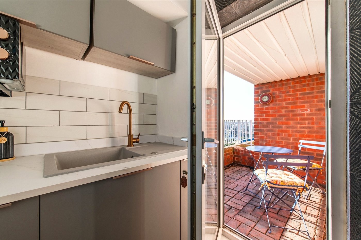 2 bedroom property for sale in Gravesend | Robinson Michael & Jackson