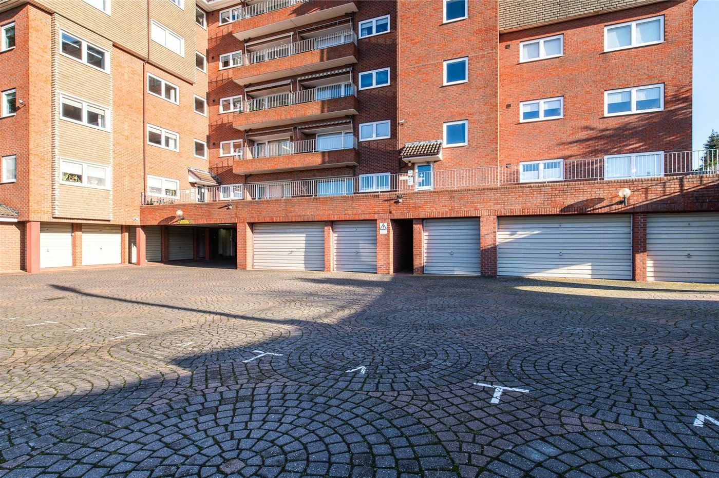 2 bedroom property for sale in Gravesend | Robinson Michael & Jackson