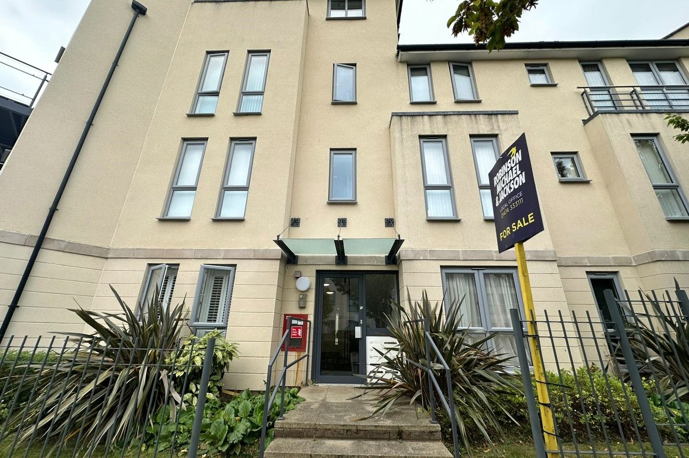 2 bedroom property for sale in Northfleet | Robinson Michael & Jackson