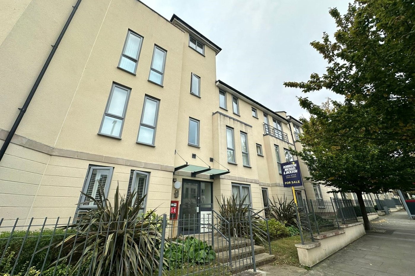 2 bedroom property for sale in Northfleet | Robinson Michael & Jackson