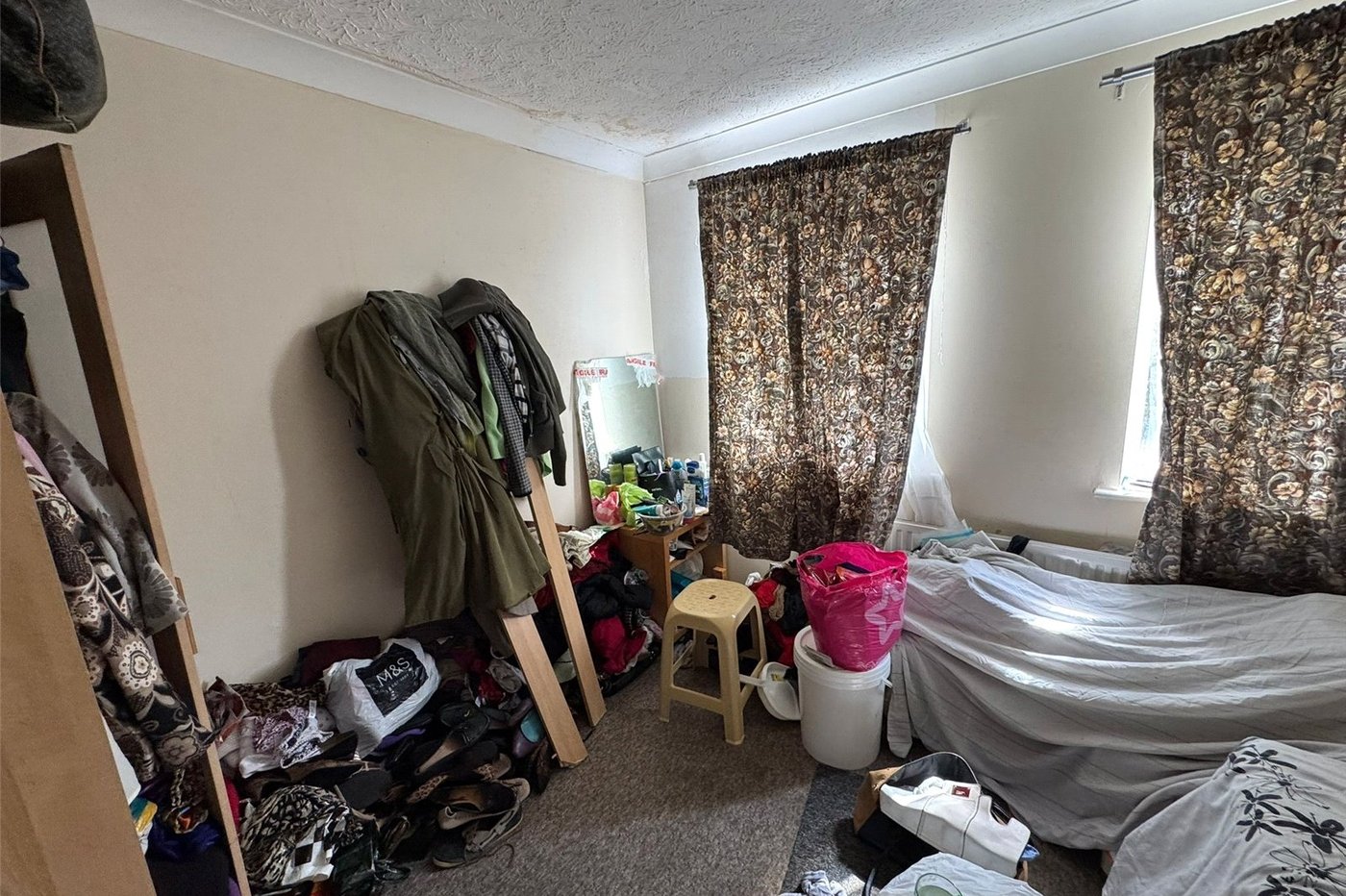 3 bedroom property for sale in Thamesmead | Robinson Jackson