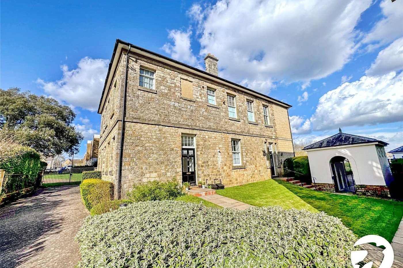 2 bedroom property for sale in Tarragon Road | Robinson Michael & Jackson