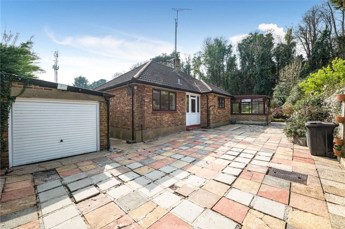 3 bedroom bungalow for sale in Orpington | Robinson Jackson