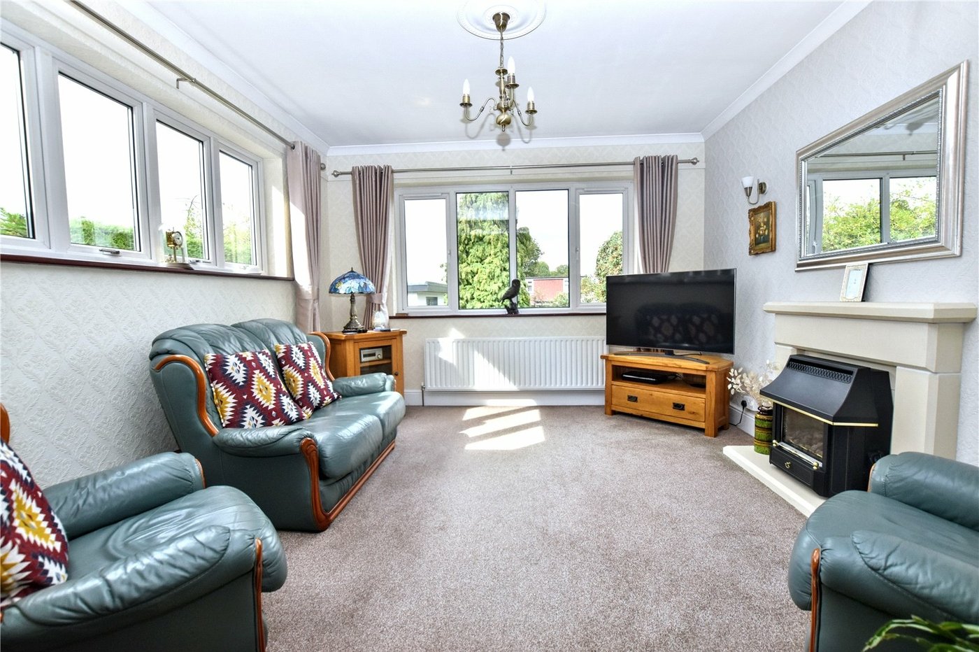 3 bedroom bungalow for sale in Bexleyheath | Robinson Jackson