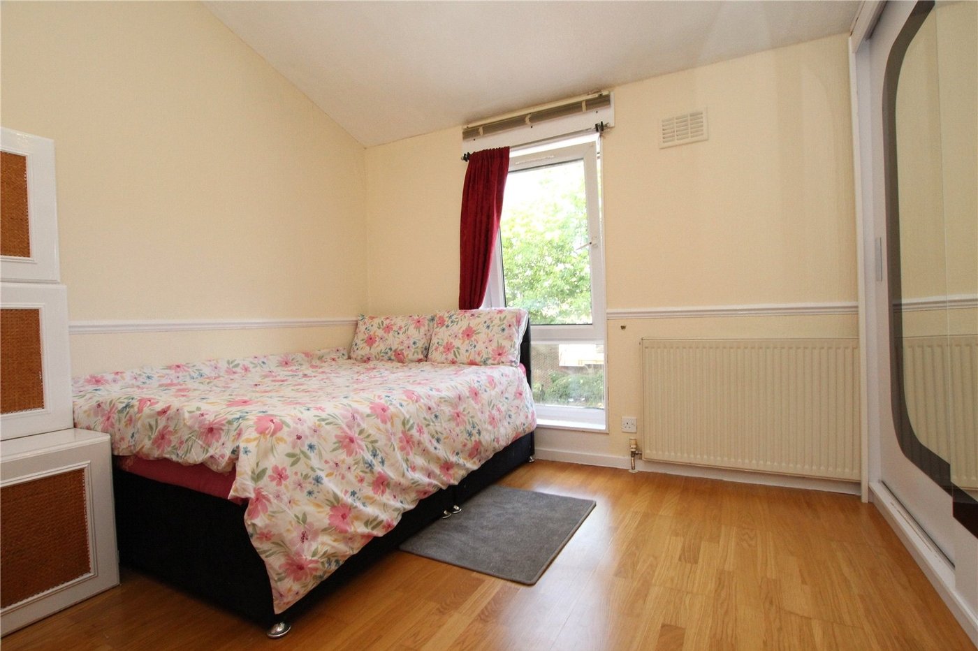 2 bedroom house for sale in Woolwich | Robinson Jackson