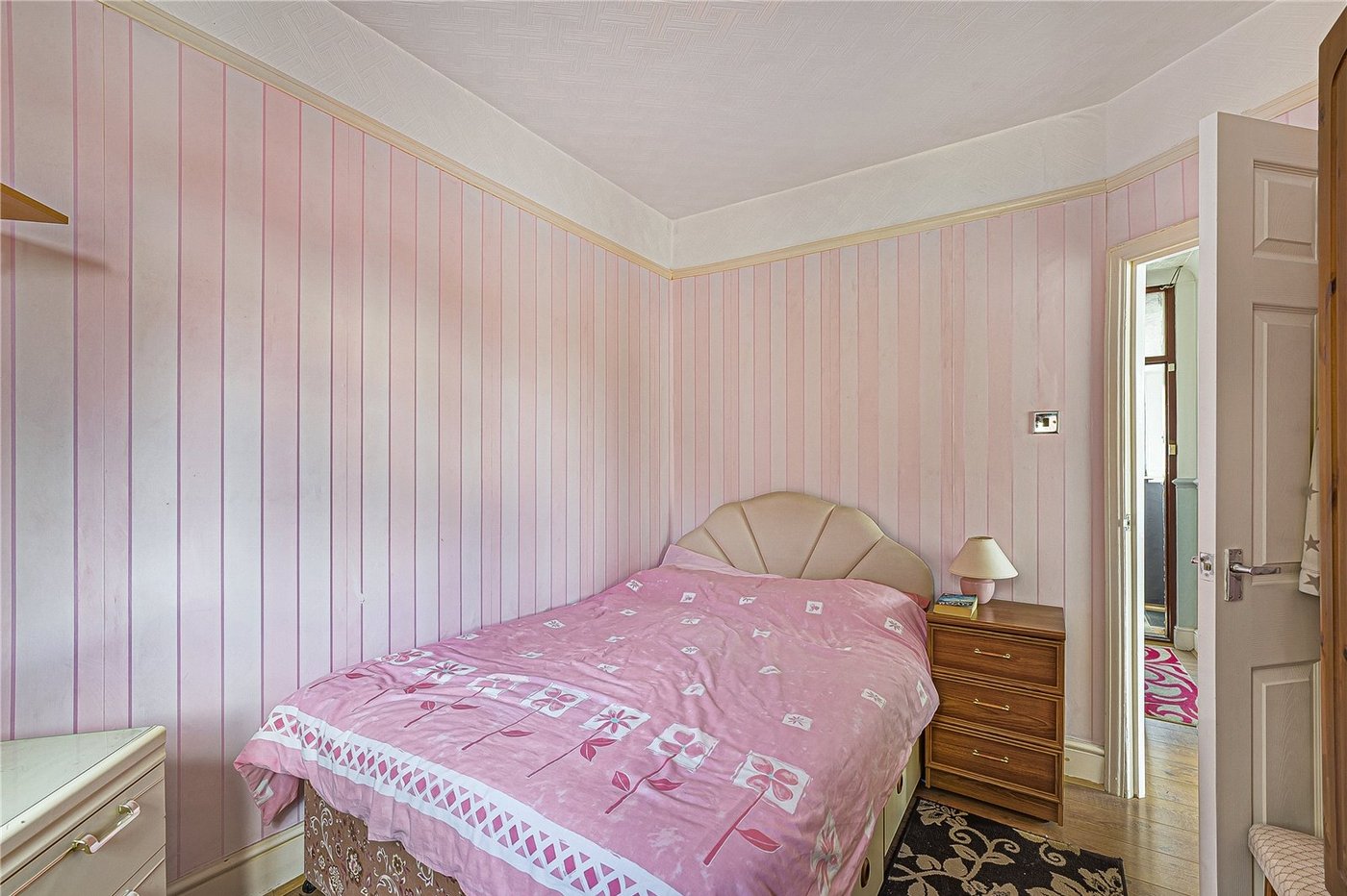 4 bedroom bungalow for sale in Welling | Robinson Jackson