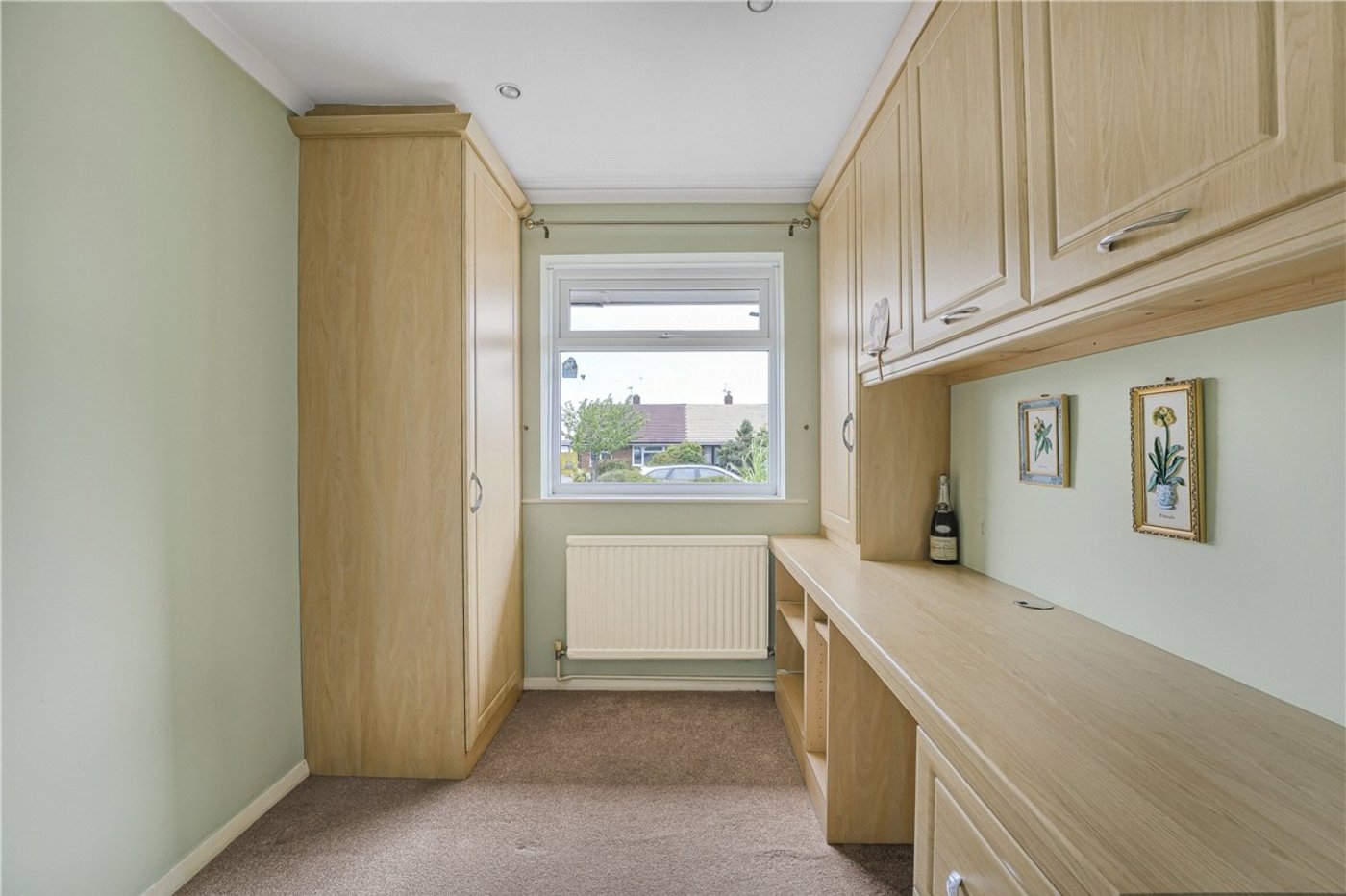2 bedroom bungalow for sale in Orpington | Robinson Jackson