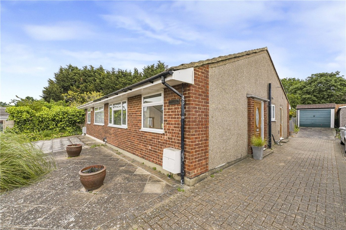 2 bedroom bungalow for sale in Orpington | Robinson Jackson