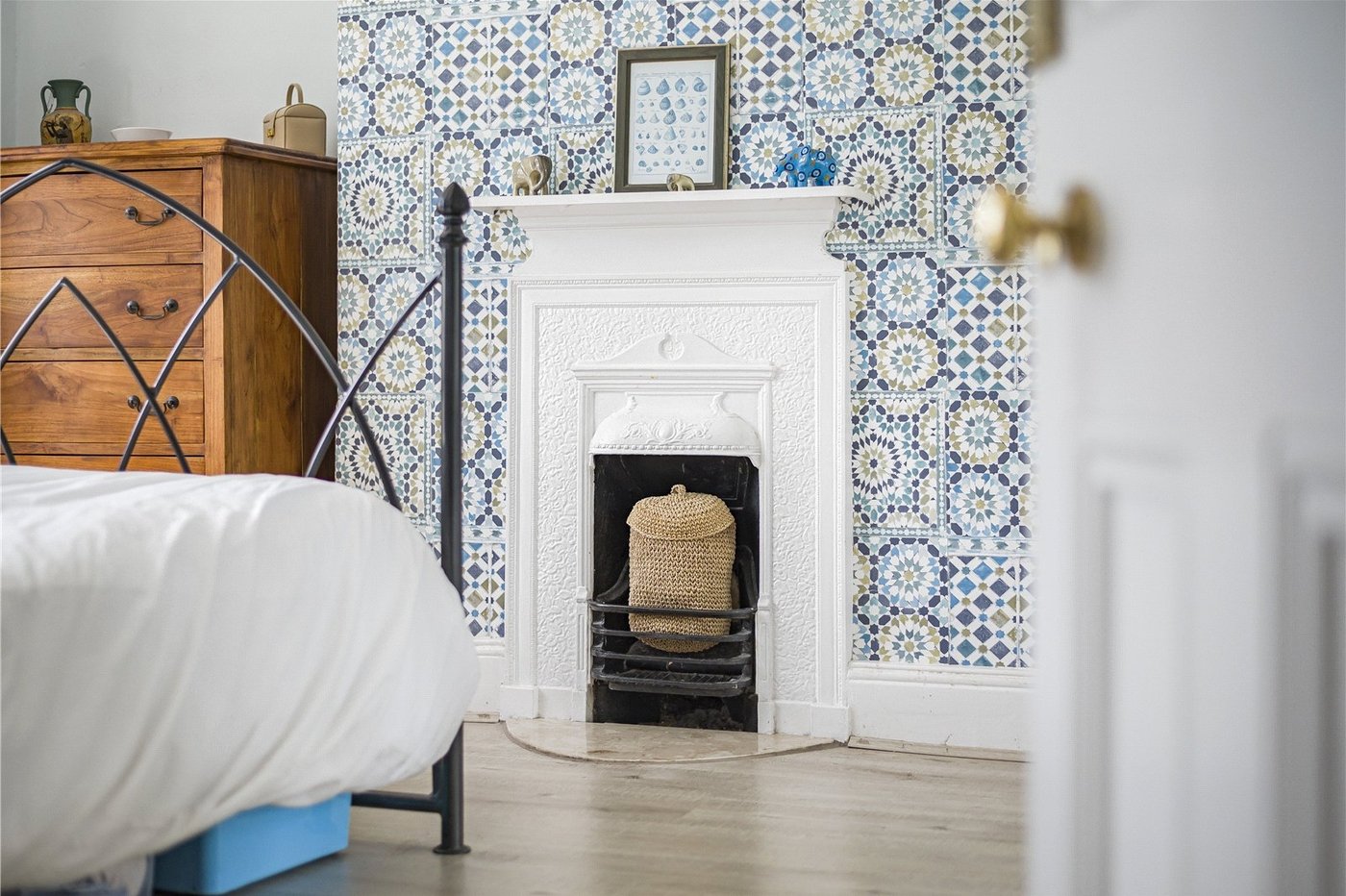 3 bedroom house for sale in London Road | Robinson Jackson