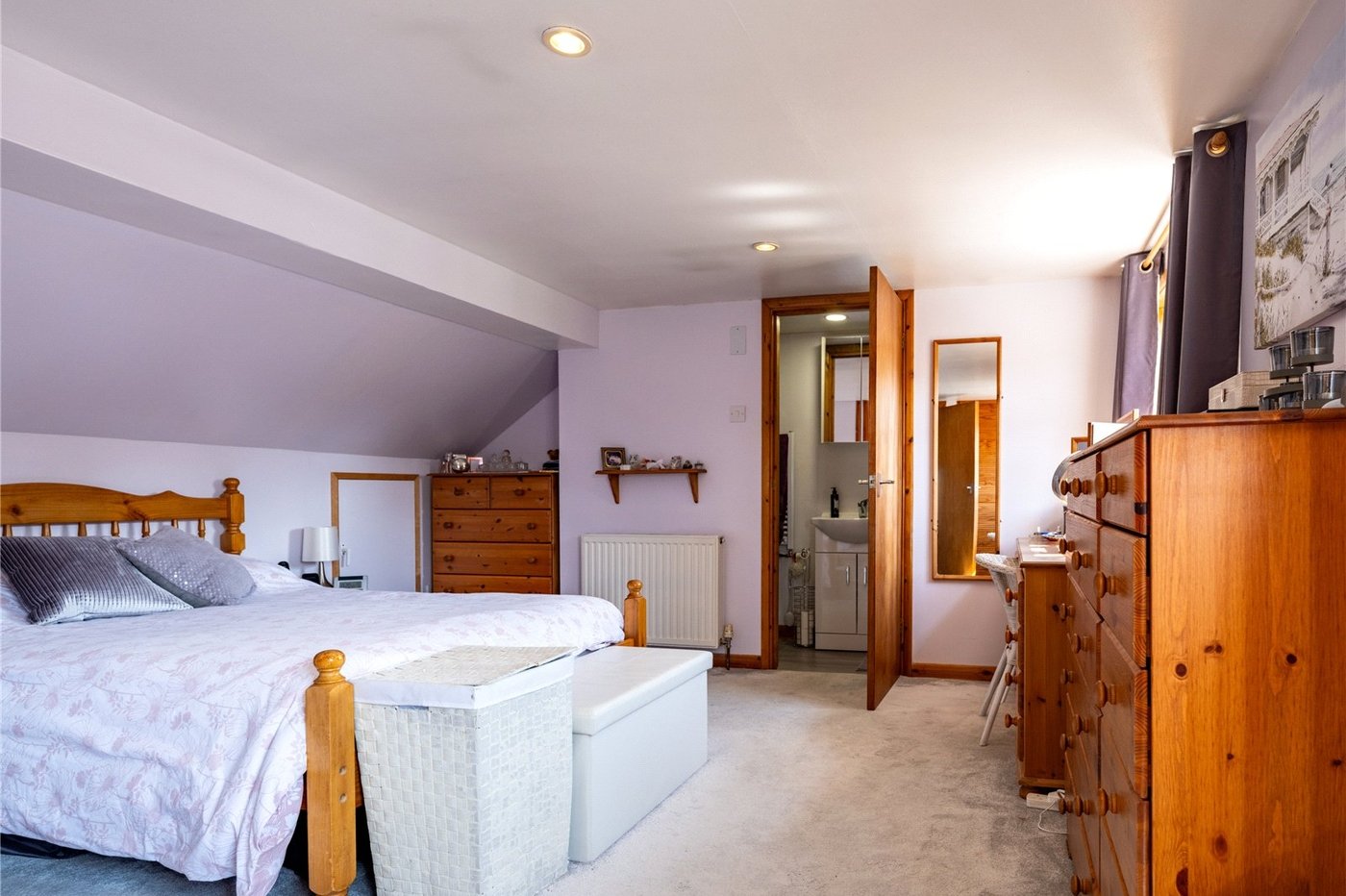 4 bedroom house for sale in Newington | Robinson Michael & Jackson