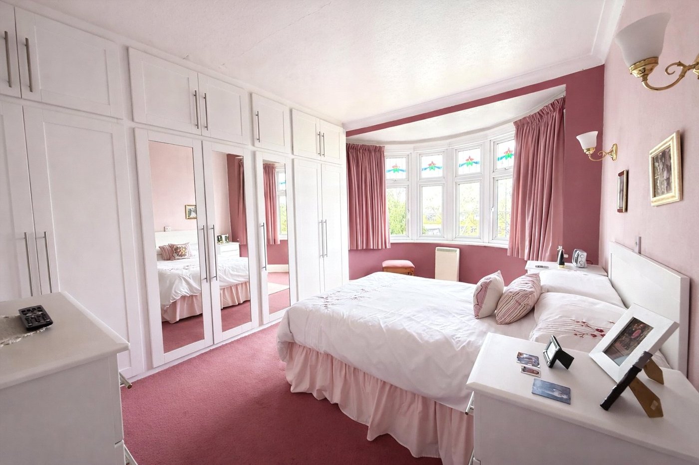 3 bedroom house for sale in London | Robinson Jackson