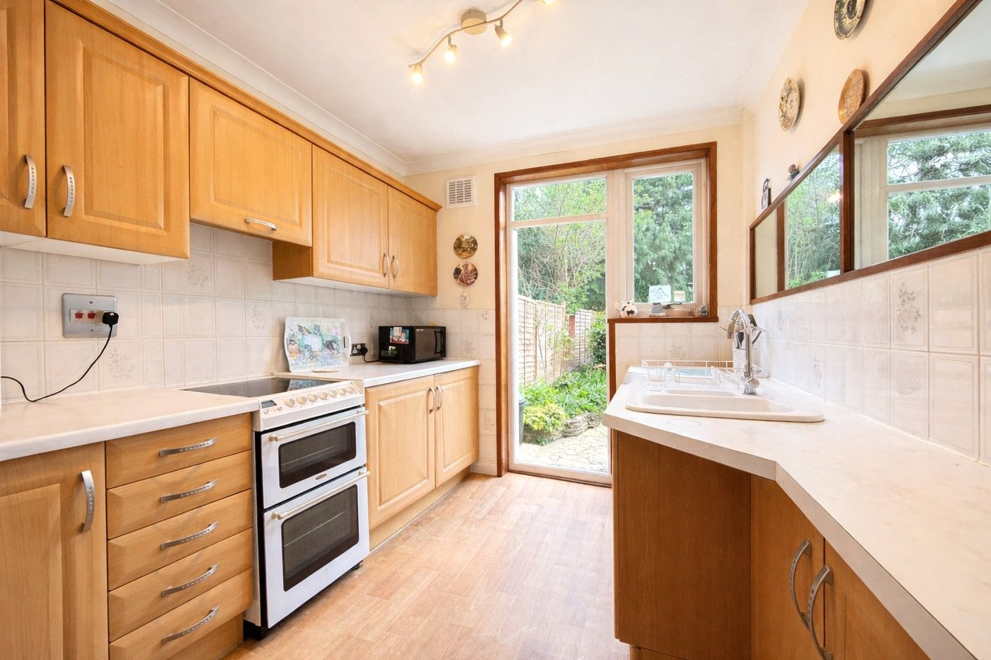 3 bedroom house for sale in London | Robinson Jackson