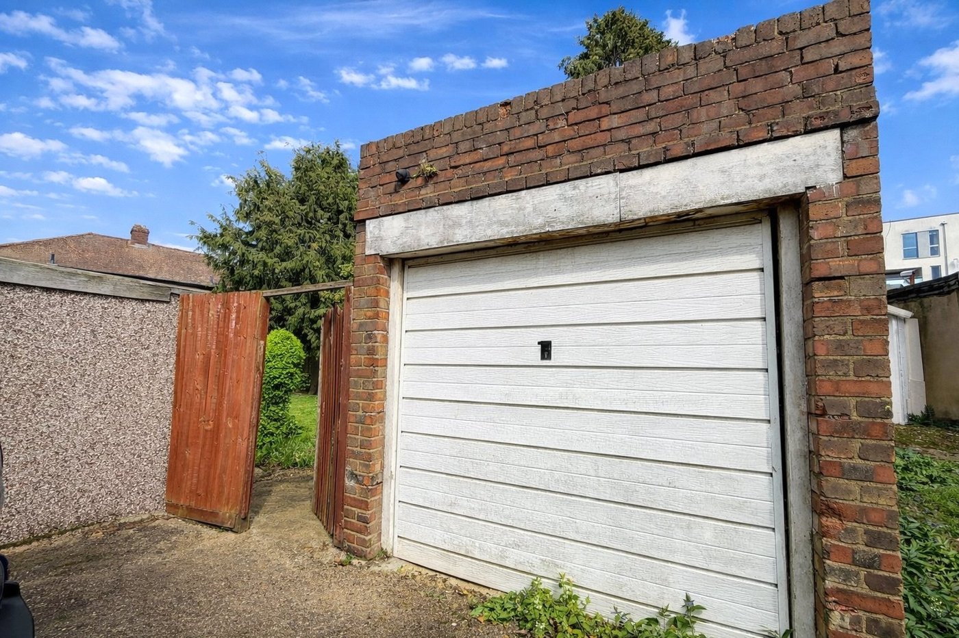 3 bedroom house for sale in London | Robinson Jackson