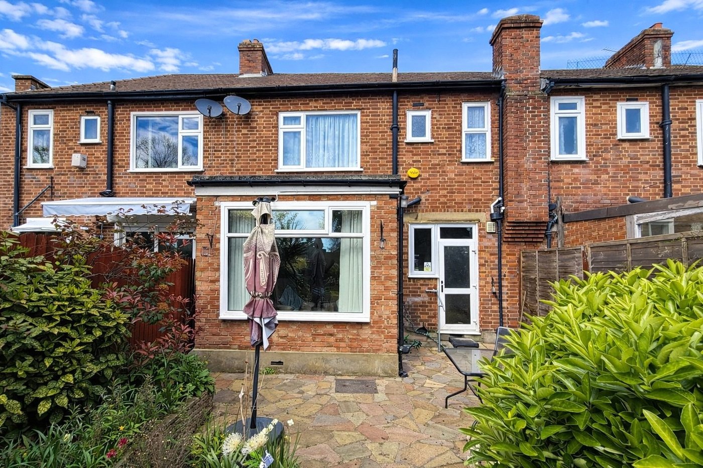 3 bedroom house for sale in London | Robinson Jackson