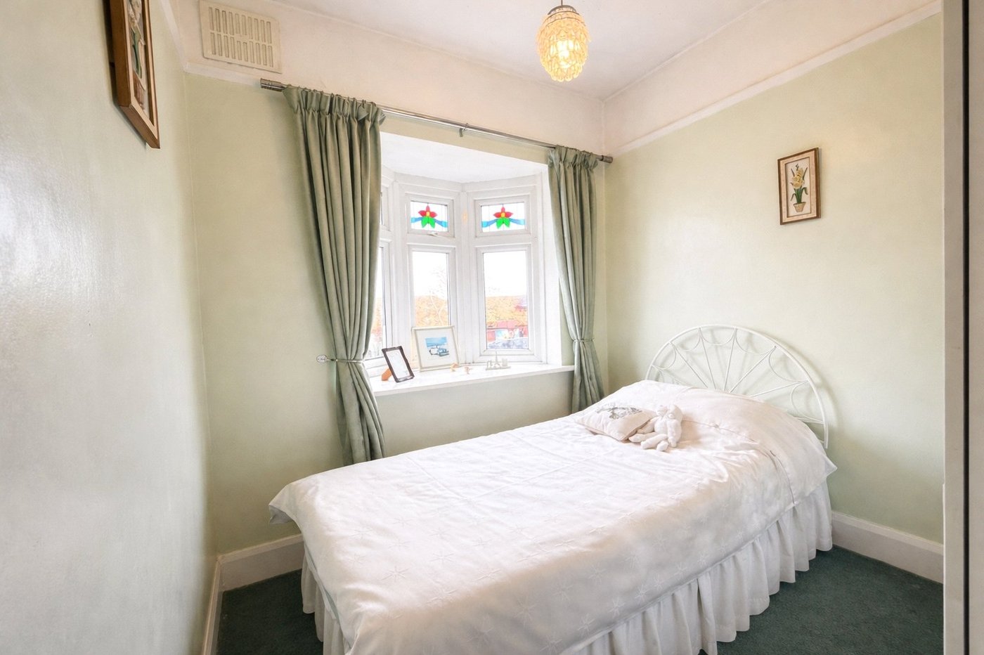 3 bedroom house for sale in London | Robinson Jackson