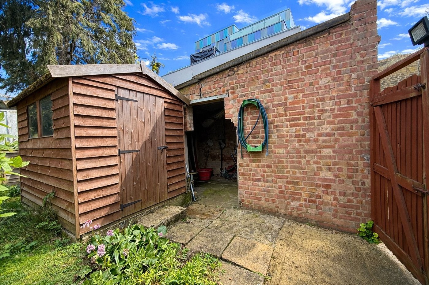 3 bedroom house for sale in London | Robinson Jackson