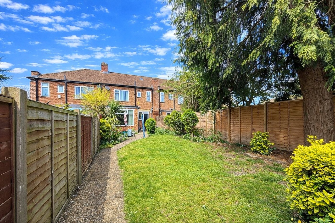 3 bedroom house for sale in London | Robinson Jackson