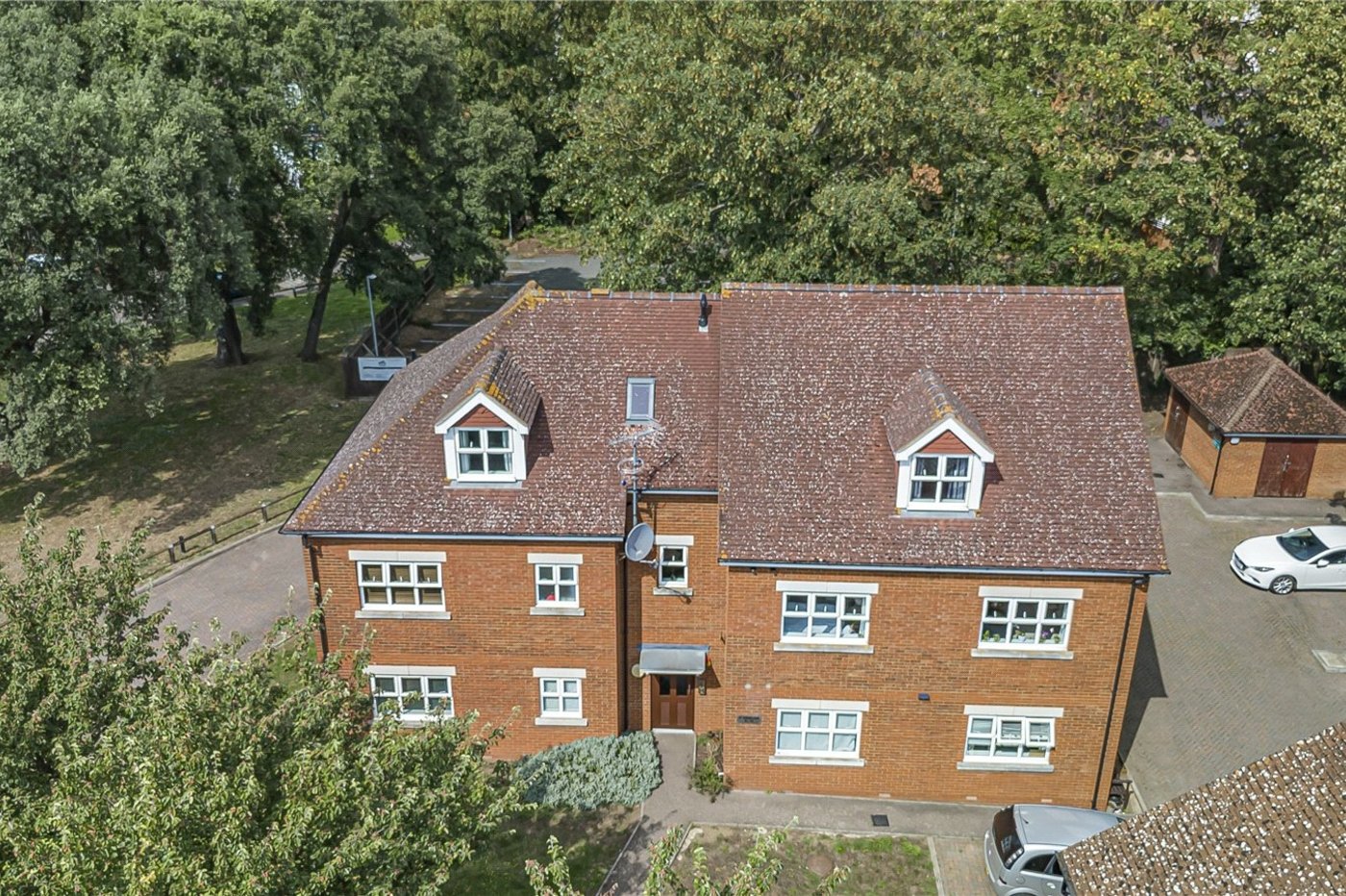 2 bedroom property for sale in Dartford | Robinson Jackson