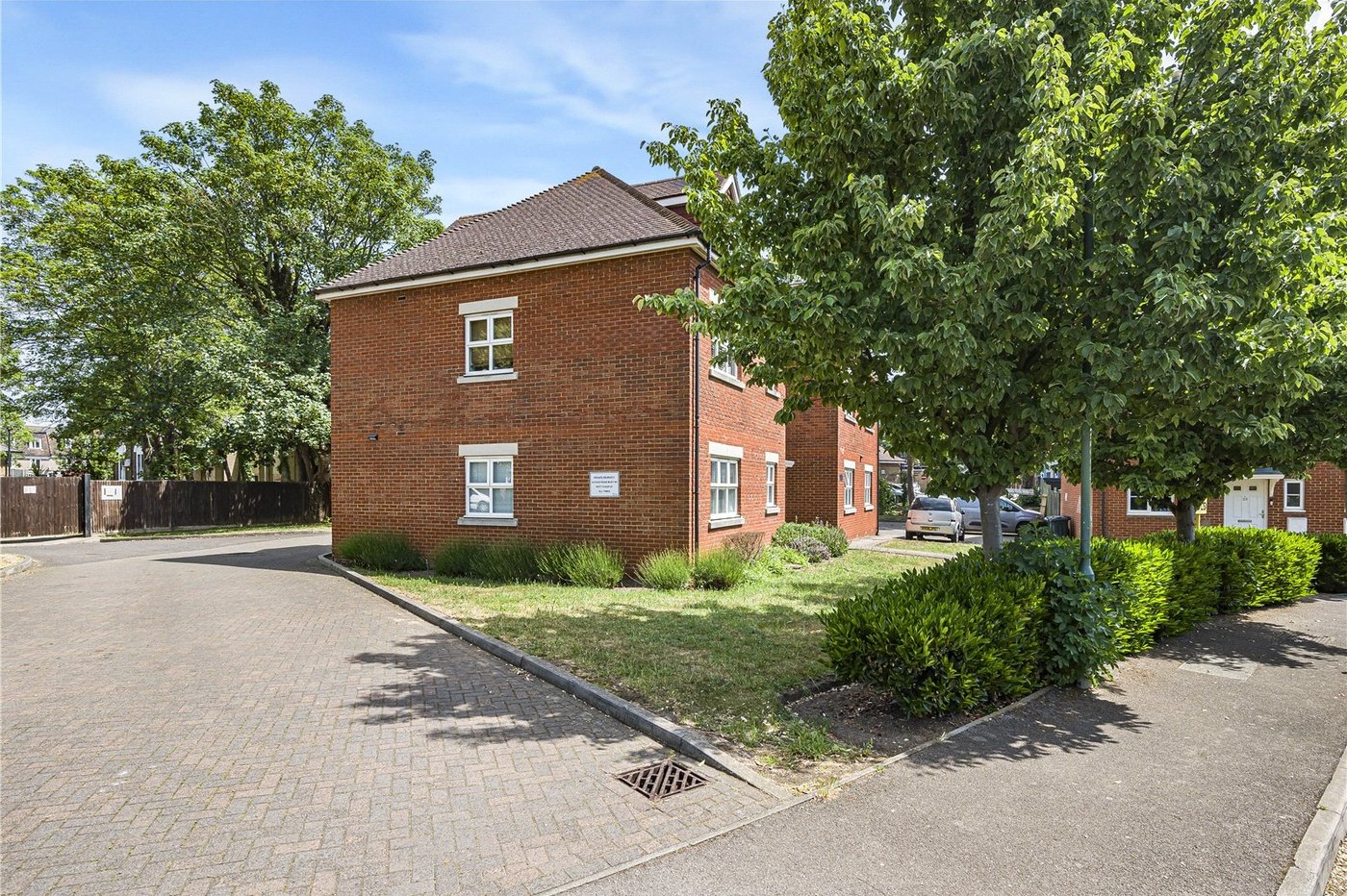 2 bedroom property for sale in Dartford | Robinson Jackson
