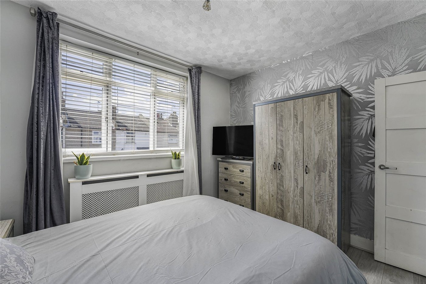 2 bedroom house for sale in Swanscombe | Robinson Jackson